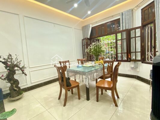 NHÀ TRONG NGÕ ÂU CƠ – CÓ SÂN VƯỜN – Ô TÔ – GẦN PHỐ – THIẾT KẾ HIỆN ĐẠI