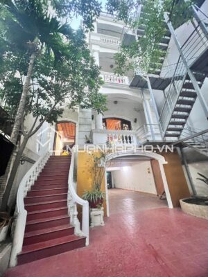 MẶT NGÕ HIẾM NHÀ BÁN – 5 TẦNG THANG MÁY – CÁCH MẶT HỒ CHỈ VÀI BƯỚC CHÂN
