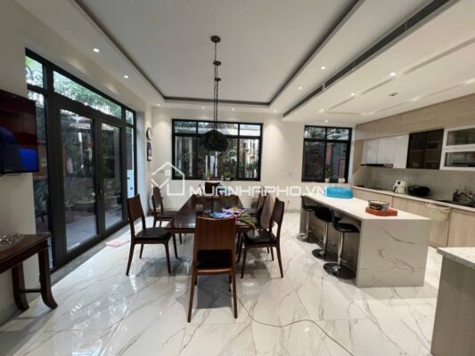 BIỆT THỰ CIPUTRA – ĐƯỜNG 4 LÀN Ô TÔ – SÂN VƯỜN TRƯỚC SAU – GARA RIÊNG RỘNG RÃI