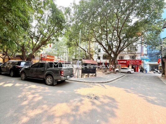 PHÂN LÔ – Ô TÔ VÀO NHÀ – 2 THOÁNG TRƯỚC SAU – ĐỐI DIỆN SÂN CHƠI – 5 PHÒNG NGỦ