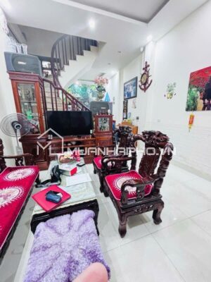 GẦN HỒ – GẦN PHỐ – TẶNG FULL NỘI THẤT – YÊN TĨNH – NGÕ NÔNG