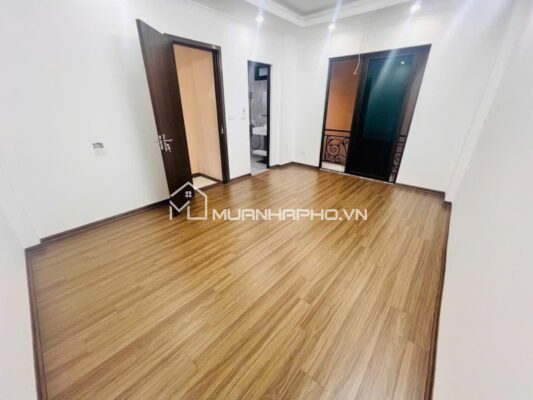 NHÀ MỚI ĐẸP – CÓ SÂN ĐỂ XE RIÊNG – NGÕ THÔNG – GẦN VĂN MIẾU