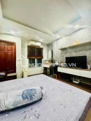 LÔ GÓC – SÂN RỘNG ĐỂ XE – NHÀ ĐẸP DÂN XÂY – NỘI THẤT GỖ LIM CAO CẤP