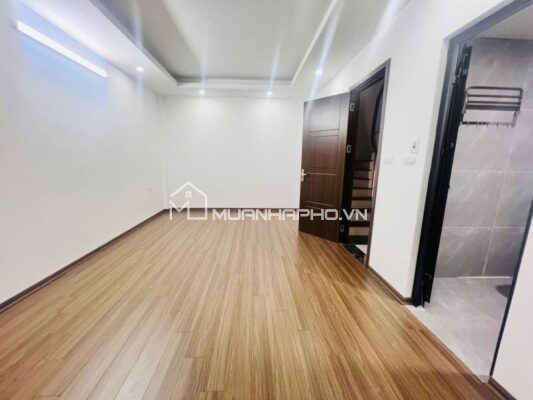 NHÀ MỚI ĐẸP – CÓ SÂN ĐỂ XE RIÊNG – NGÕ THÔNG – GẦN VĂN MIẾU