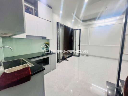 NHÀ MỚI ĐẸP – CÓ SÂN ĐỂ XE RIÊNG – NGÕ THÔNG – GẦN VĂN MIẾU