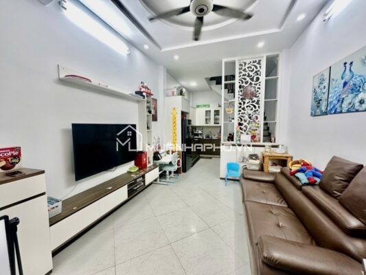 NHÀ 5 TẦNG – THIẾT KẾ HIỆN ĐẠI – GẦN NGAY PHỐ