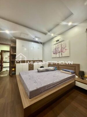 LÔ GÓC – SÂN RỘNG ĐỂ XE – NHÀ ĐẸP DÂN XÂY – NỘI THẤT GỖ LIM CAO CẤP