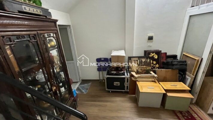 MẶT PHỐ – VỈA HÈ RỘNG – ĐỐI DIỆN KHÁCH SẠN LA THÀNH – XUNG QUANH TOÀN ĐẠI SỨ QUÁN