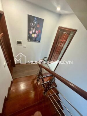 LÔ GÓC – SÂN RỘNG ĐỂ XE – NHÀ ĐẸP DÂN XÂY – NỘI THẤT GỖ LIM CAO CẤP