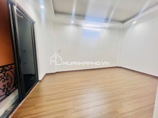 NHÀ MỚI ĐẸP – CÓ SÂN ĐỂ XE RIÊNG – NGÕ THÔNG – GẦN VĂN MIẾU