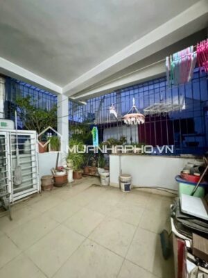 LÔ GÓC – SÂN RỘNG ĐỂ XE – NHÀ ĐẸP DÂN XÂY – NỘI THẤT GỖ LIM CAO CẤP