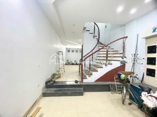 Ô TÔ ĐỖ CỬA- NGÕ THÔNG-  HAI THOÁNG – GẦN BÃI ĐỂ XE