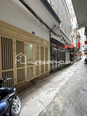 PHÂN LÔ QUÂN ĐỘI – Ô TÔ ĐỖ CỬA – 2 THOÁNG TRƯỚC SAU – NGÕ THẲNG TẮP