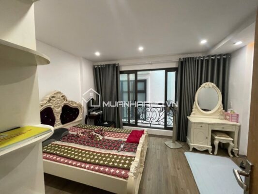 20M RA PHỐ – MẶT TIỀN RỘNG – THANG MÁY NHẬP KHẨU – GẦN NGÃ TƯ SỞ
