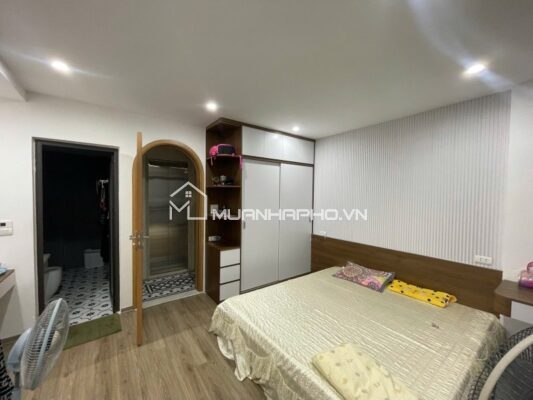 20M RA PHỐ – MẶT TIỀN RỘNG – THANG MÁY NHẬP KHẨU – GẦN NGÃ TƯ SỞ