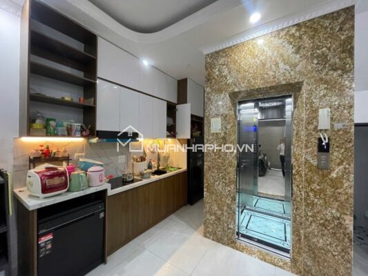 20M RA PHỐ – MẶT TIỀN RỘNG – THANG MÁY NHẬP KHẨU – GẦN NGÃ TƯ SỞ