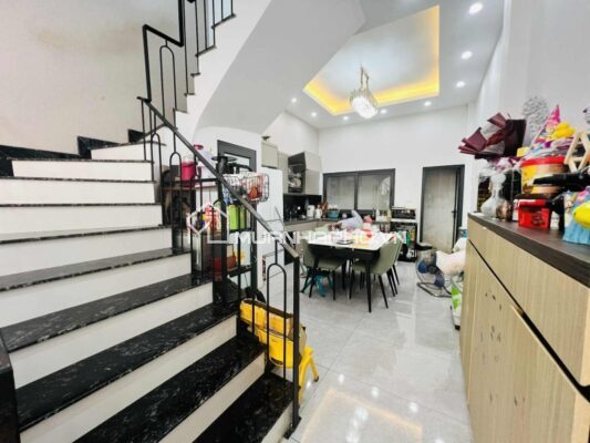 NHÀ 4 TẦNG LẠC LONG QUÂN – Ô TÔ – THIẾT KẾ ĐẸP