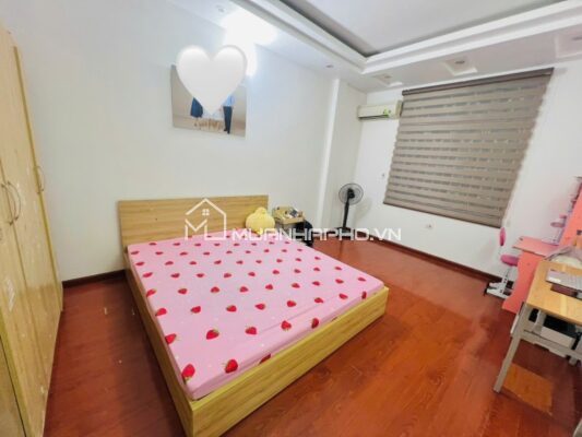 NHÀ 5 TẦNG PHỐ CẦU GIẤY – GẦN HỒ – PHÙ HỢP MUA Ở