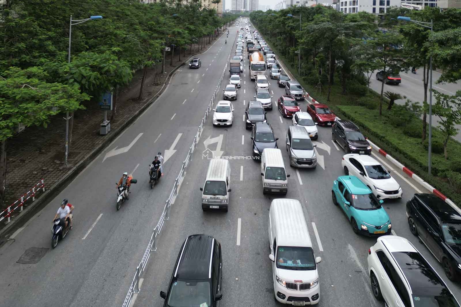 Hà Nội: Cần gì để phân làn hai tuyến đường huyết mạch?